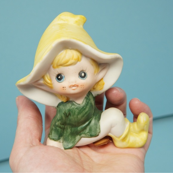 Vintage 1980s Elf Pixie Ceramic Figurine Laying Homeco Bisque - Picture 1 of 5